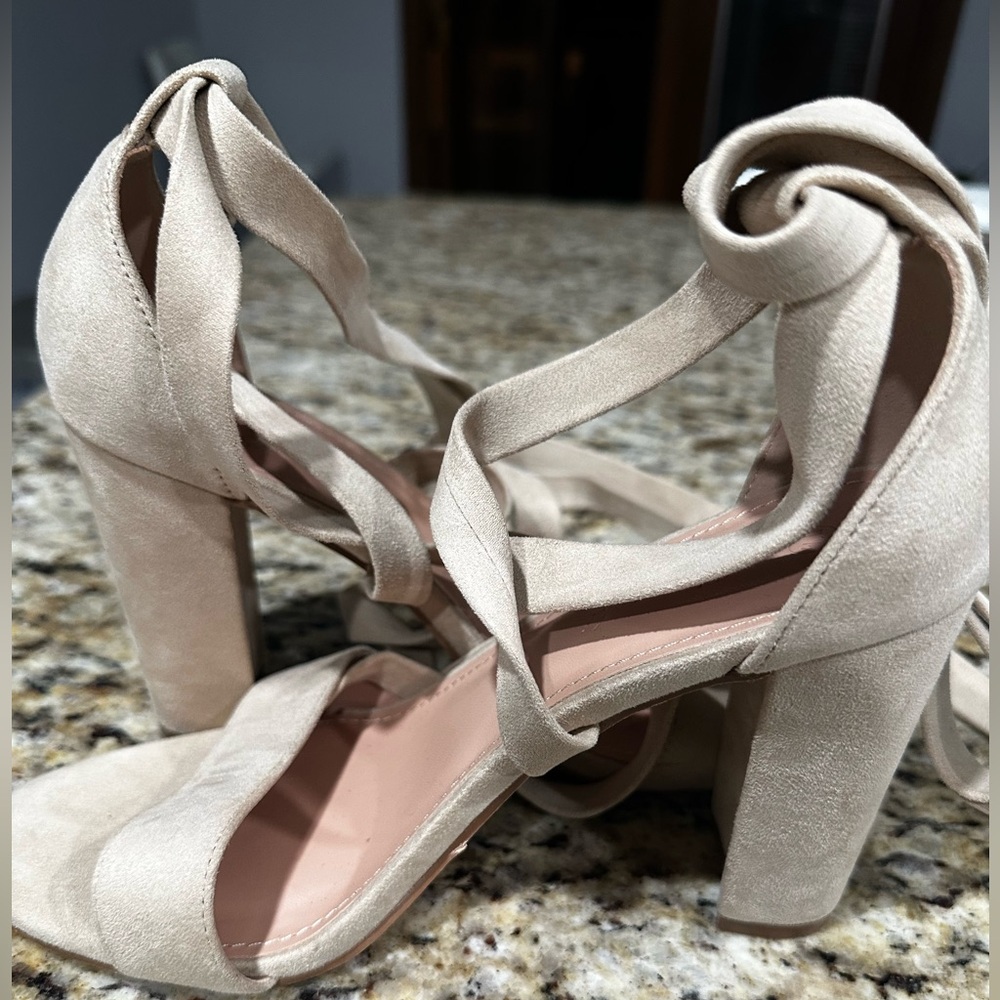 Hiuyuzhi Beige Women's Heels